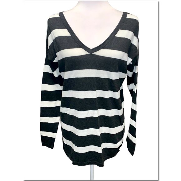 Old Navy Long Sleeve Striped V Neck Sweater Dark Gray and White Size Medium EUC - Picture 1 of 6